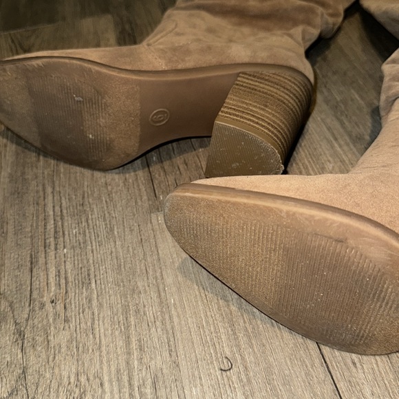 Heeled High thigh Boots - Picture 4 of 4